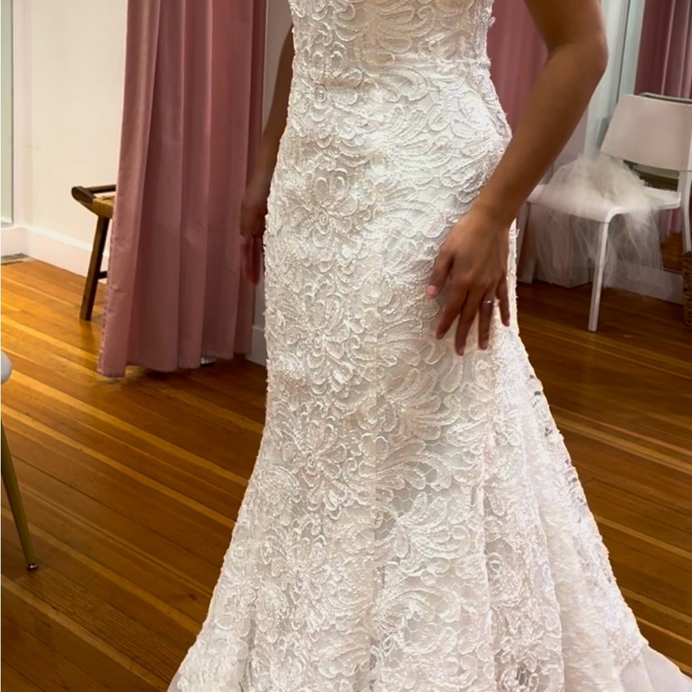 Elegant Lace Wedding Dress